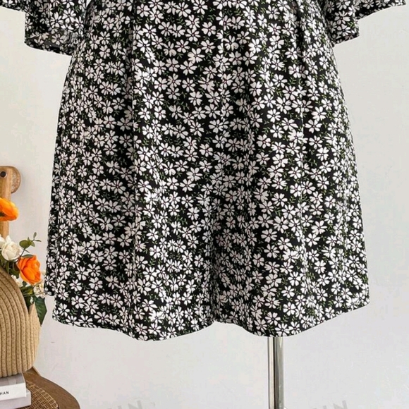 Floral Jumpsuit - Picture 10 of 11